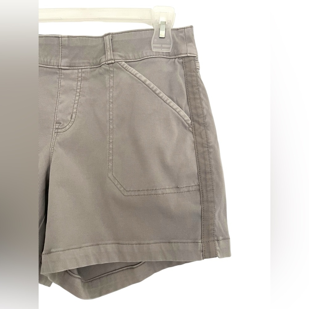 SPANX Gray Cargo Shorts Stretchy Casual Size M - Picture 3 of 10